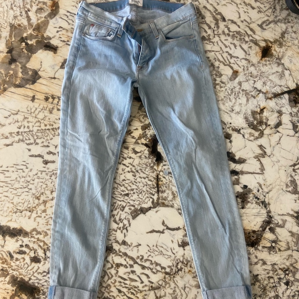 Hudson size 28 light blue crop Hardin super skinny with cuff